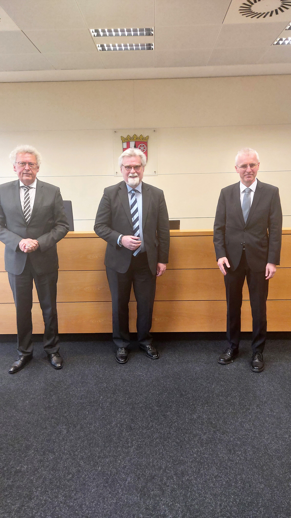 Justizminister Herbert Mertin F Hrt Klaus Burkhart Als Pr Sidenten Des