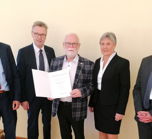 Gruppenfoto von v.l.n.r. Peter Ehrmantraut, Dr. Matthias Frey, Hans-Jürgen Kopp, Maria Stutz und Uwe Fischer