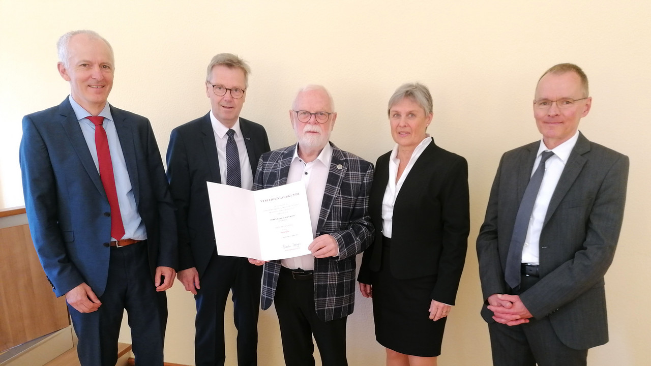 Gruppenfoto von v.l.n.r. Peter Ehrmantraut, Dr. Matthias Frey, Hans-Jürgen Kopp, Maria Stutz und Uwe Fischer