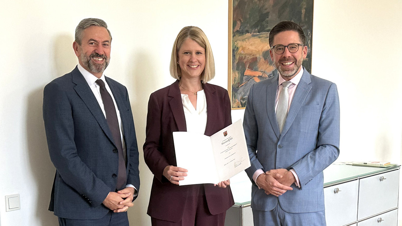 das Bild zeigt: v.l.n.r.: PräsOLG Thomas Henrichs, Präs’inLG Martina Kohlmeyer und Justizminister Philipp Fernis 