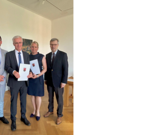 das Bild zeigt: Justizminister Philipp Fernis, Klaus Burkhart, Dr. Isabel Eggers-Wronna und Staatssekretär Dr. Matthias Frey