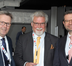 Gruppenfoto von Dr. Matthias Frey, Herbert Mertin und Dr. Marco Buschmann