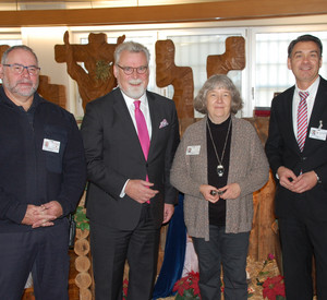 v.l.n.r.: JVI Stefan Ternes, Justizminister Herbert Mertin, Anstaltsleiterin Sabine Beckmann und Leitender Ministerialrat Thomas Messer