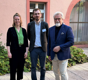 Das Bild zeigt: Marie Baumgarten, Johann Esau und Justizminister Herbert Mertin