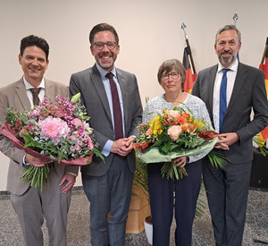 das Bild zeigt: v.l.n.r.: Olivier Merten, Justizminister Philipp Fernis, Brigitte Hill und PräsOLG Thomas Henrichs
