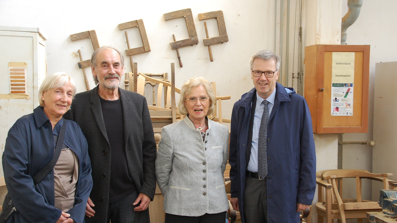 Gruppenfoto von Frau H. Strauß, Herrn W. Schattner, Frau I. Wolf und Herrn Staatssekretär Dr. Frey