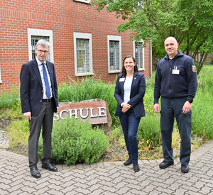 Gruppenfoto von Justizstaatssekretär Dr. Matthias Frey, Marina Maier und Timo Hmielorz