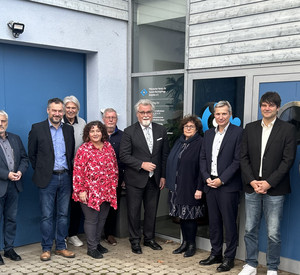 Das Bild zeigt: Marcus Schwörer, Anton Bauer, Stefan Hellmann, Dr. Michael Noetzel, Silke Thomas, Helmut Kuhs, Justizminister Herbert Mertin, Regine Schuster, Markus Gietzen, Marco Kerner, Thomas Messer