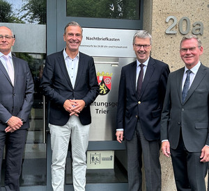 Das Bild zeigt: Uwe Goergen, Prof. Dr. Lars Brocker, Dr. Matthias Frey und Heribert Kröger