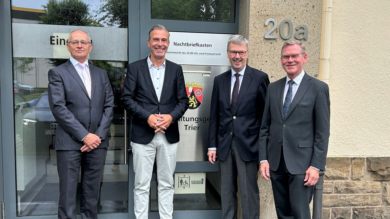Das Bild zeigt: Uwe Goergen, Prof. Dr. Lars Brocker, Dr. Matthias Frey und Heribert Kröger