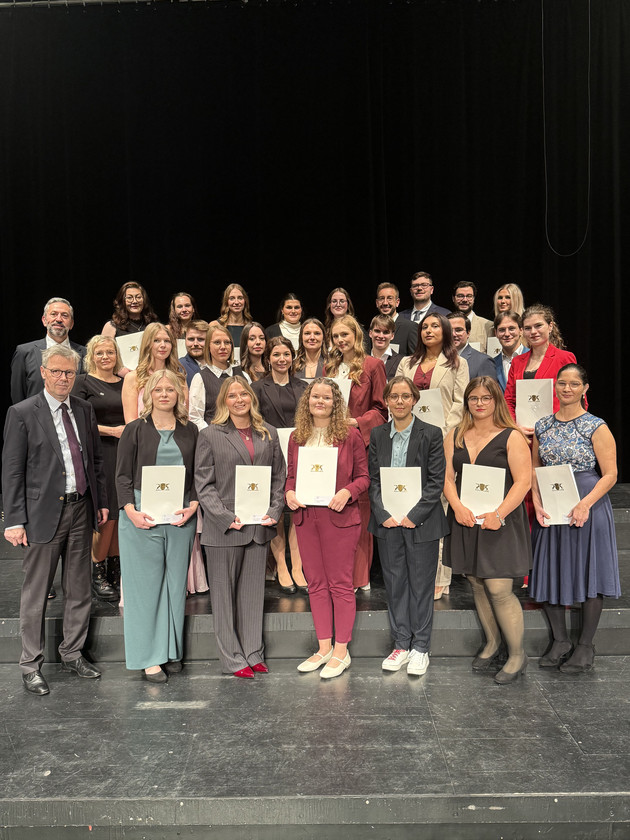 Rechtspflegerinnen und Rechtspfleger feiern Studienabschluss 