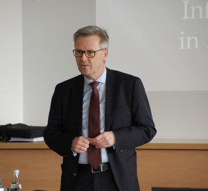 Porträt von Justizstaatssekretär Dr. Matthias Frey