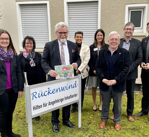 Das Bild zeigt: Melanie Begon, Stefanie Löwen, Justizminister Herbert Mertin, Elena Deliargyris, Anna Kohlhaas, Hans-Peter Pesch, Christoph Wutz und Thomas Messer