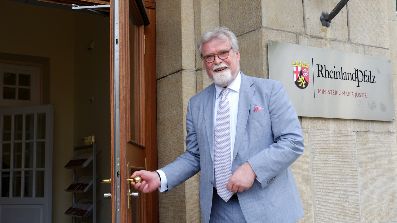 Justizminister Herbert Mertin bei der Eröffnung des Tags der offenen Tür