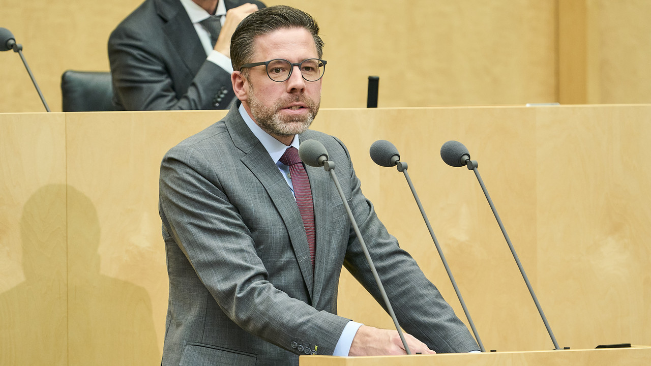 das Bild zeigt: Justizminister Philipp Fernis