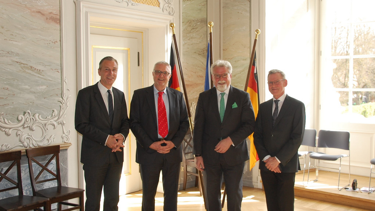 Gruppenfoto von v.l.n.r. Prof. Dr. Lars Brocker, Georg Schmidt, Herbert Mertin und Heribert Kröger