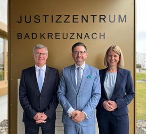das Bild zeigt: PräsLG Thomas Bergmann, Justizminister Philipp Fernis und Präs’inLG Martina Kohlmeyer