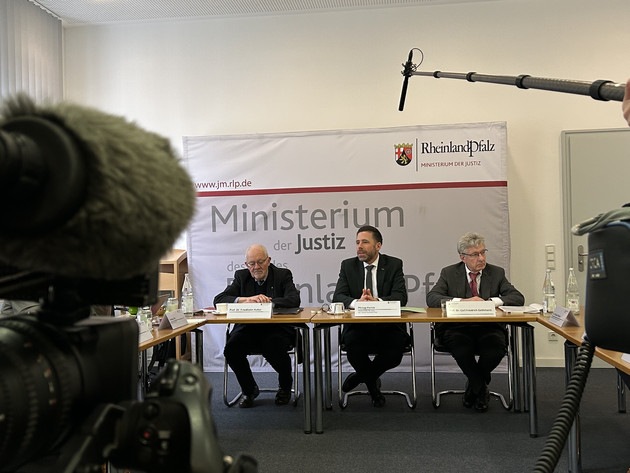 „Wie wir in Zukunft altern“ – Justizminister Philipp Fernis stellt Abschlussbericht der Bioethik-Kommission des Landes Rheinland-Pfalz vor