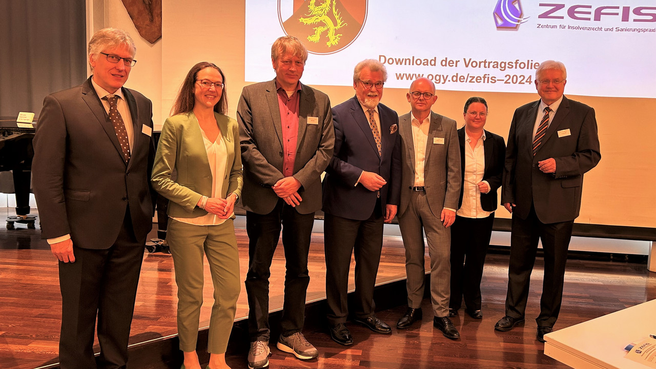 Das Bild zeigt: v.l.n.r. Dr. Gunter Deppenkemper, Dr. Anne Deike Riewe, Prof. Dr. Hans-Friedrich Müller, Herbert Mertin, Olaf Spiekermann, Dr. Claudia R. Cymutta und Prof. Dr. Diederich Eckardt