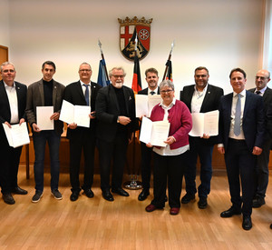 das Bild zeigt: Öztürk Yüksel, Thomas Bull, Lucien Dellwo, Thomas Wallenborn, Justizminister Herbert Mertin, Jürgen Redert, Elke Friedemann, Dirk Meiner, Präsident des Landesarbeitsgerichts Matthias Hambach, Gert Boch und Michael Fleck 